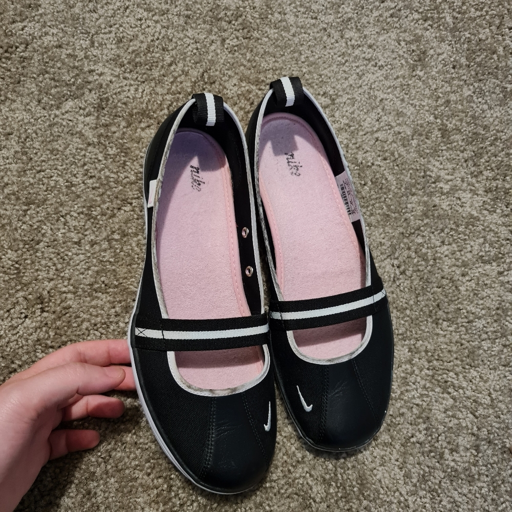 NIKE Black Slip on shoes